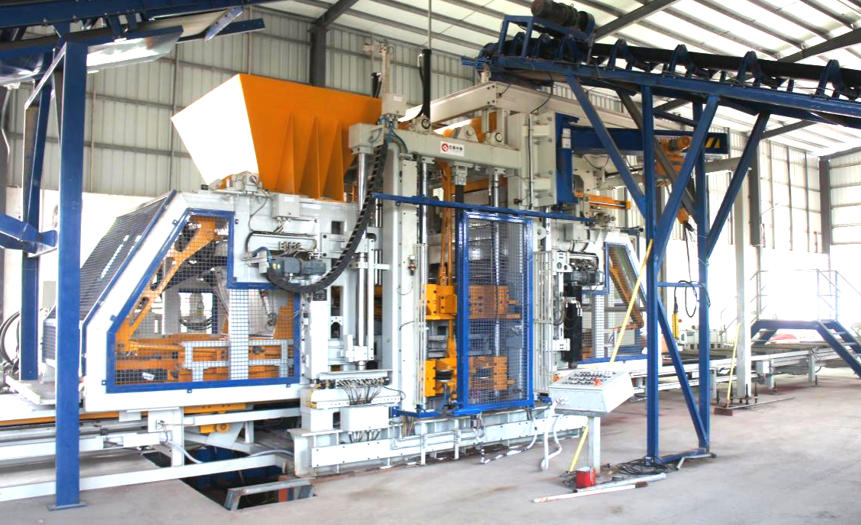 Quangong-steenmachines maken hun stempel in Zuid-China: straatstenen en ruitvormige stenen worden door één machine verwerkt